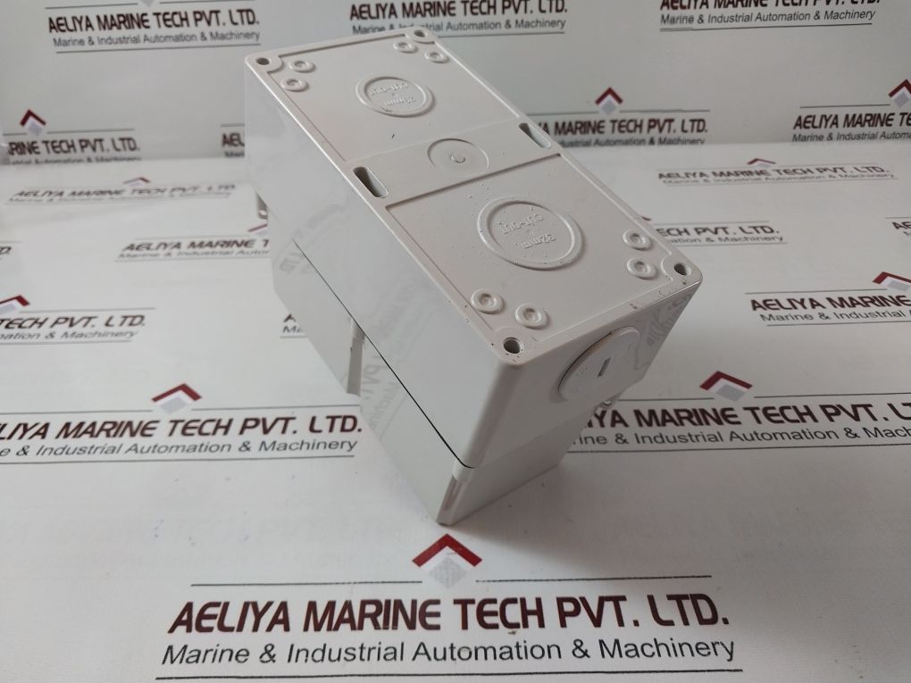 Clipsal 56Swh325 3-pole Enclosed Load Break Switch