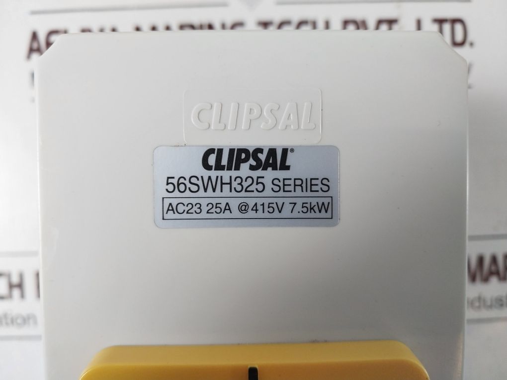 Clipsal 56Swh325 3-pole Enclosed Load Break Switch