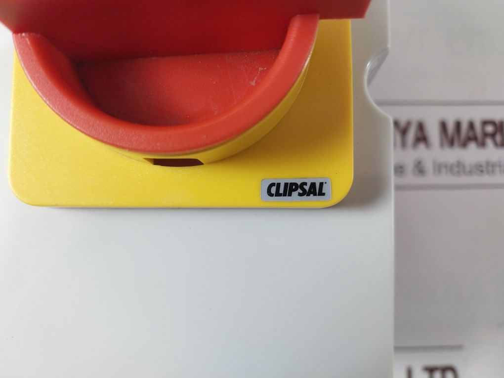 Clipsal 56Swh325 3-pole Enclosed Load Break Switch