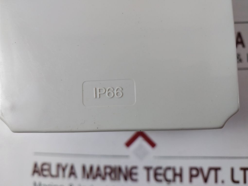 Clipsal 56Swh325 3-pole Enclosed Load Break Switch