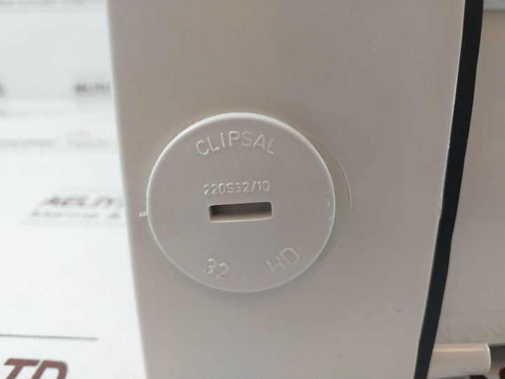 Clipsal 56Swh325 3-pole Enclosed Load Break Switch