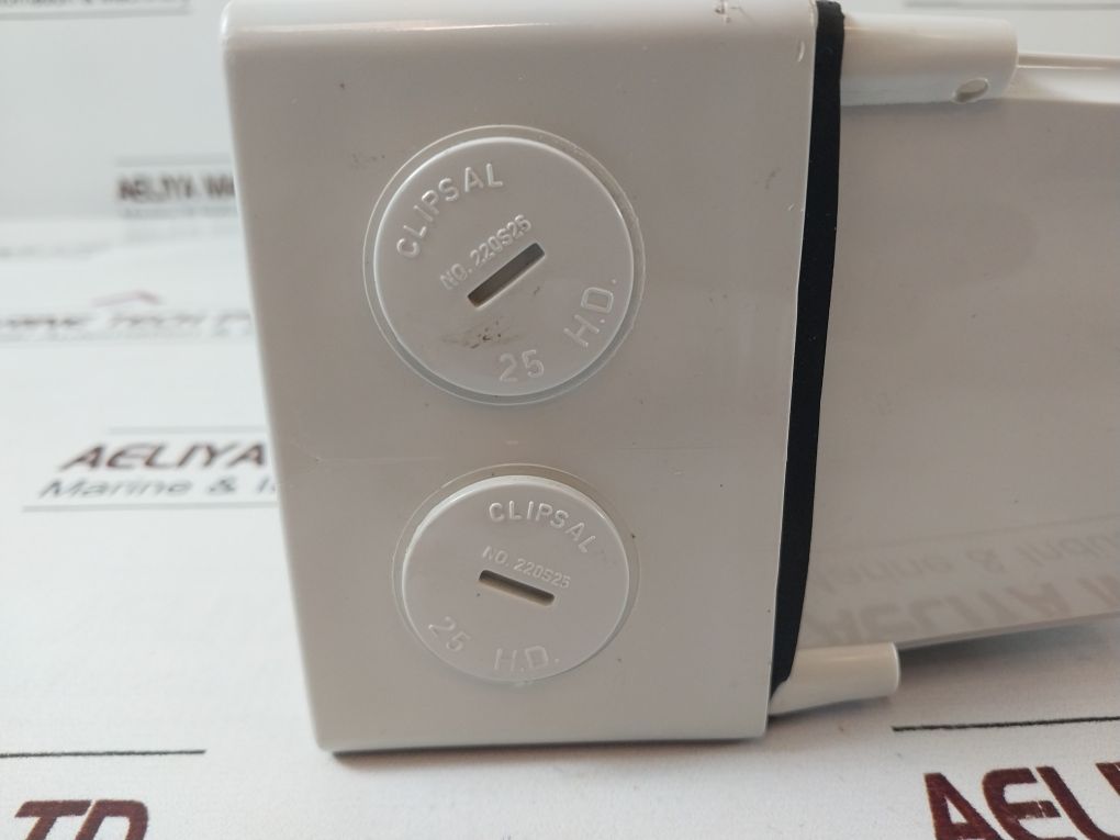 Clipsal 56Swh325 3-pole Enclosed Load Break Switch