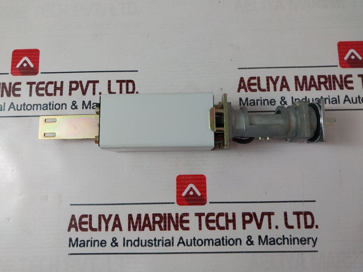 Cmd202/F1/F1 Switch Tpl (Light Push Turn)