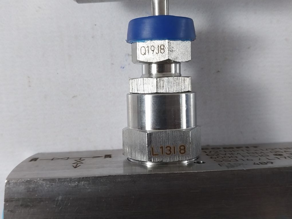 Comfit 1/2” Nptf X 1/2” Nptm/Ptfe Valve C2Vim-rm-05A