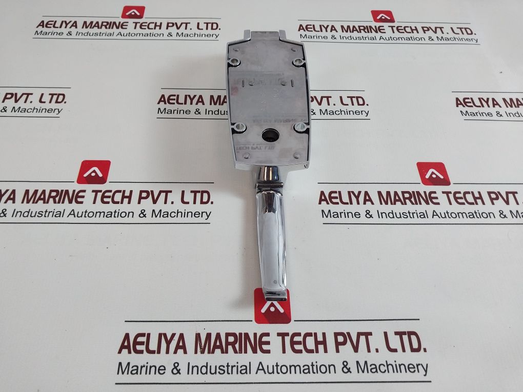 Component Hardware W38-1000 Hd Walk-in Latch And Strike Kit