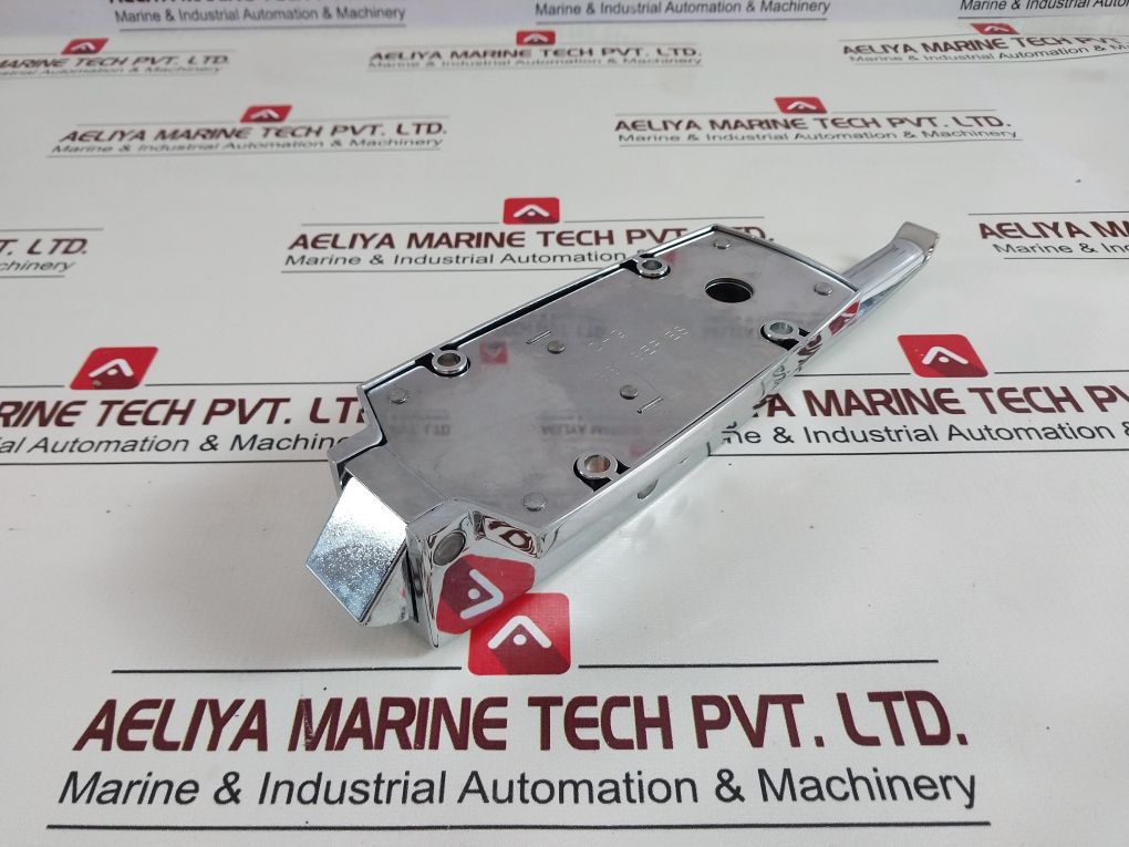 Component Hardware W38-1000 Hd Walk-in Latch And Strike Kit