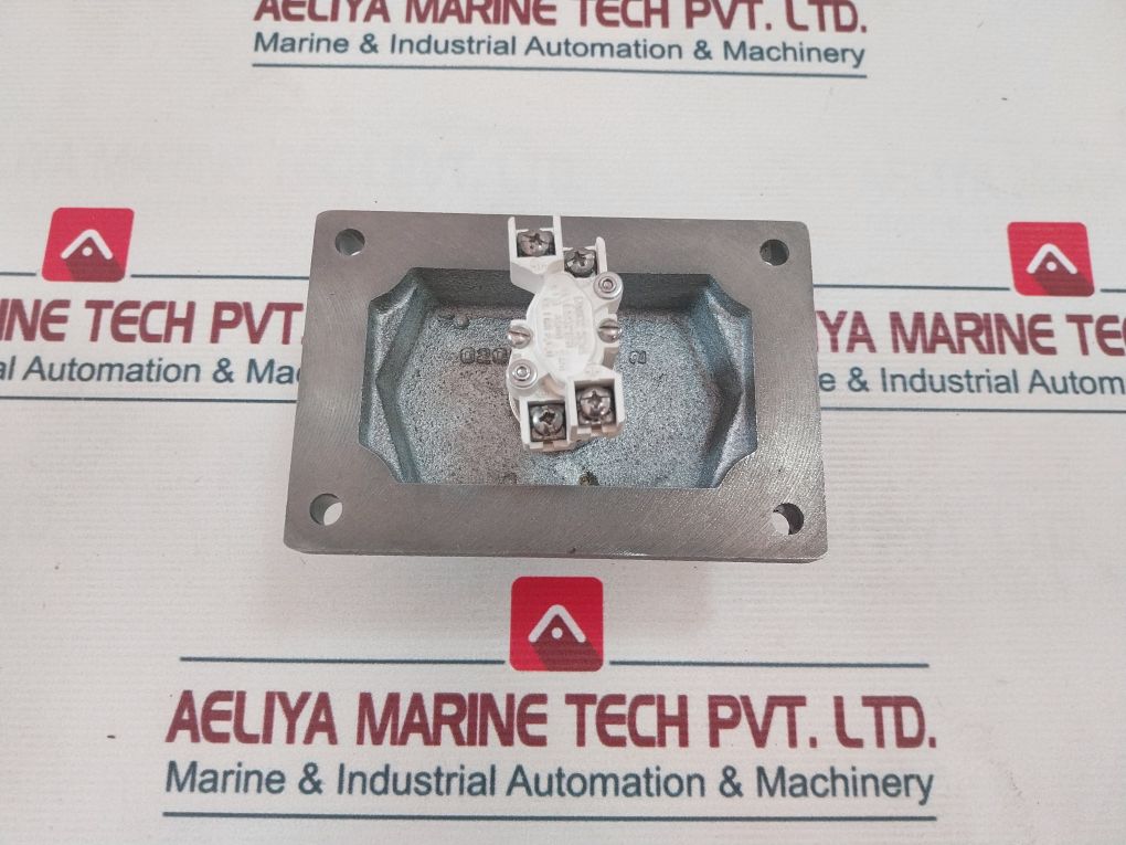 Cooper Model M01 Heavy Duty Switch W/Cover 600Vac