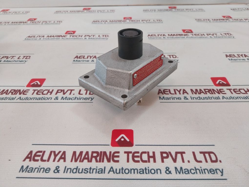 Cooper Model M01 Heavy Duty Switch W/Cover 600Vac