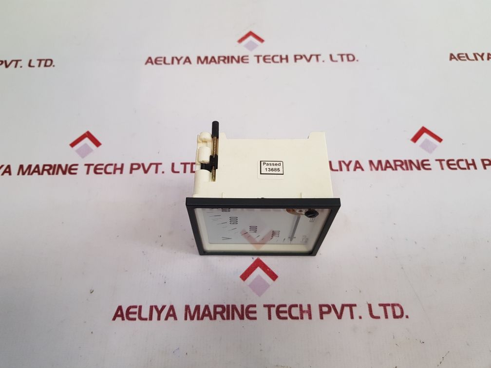 Crompton E244-02V-g-pu-**-c7-sl Voltmeter