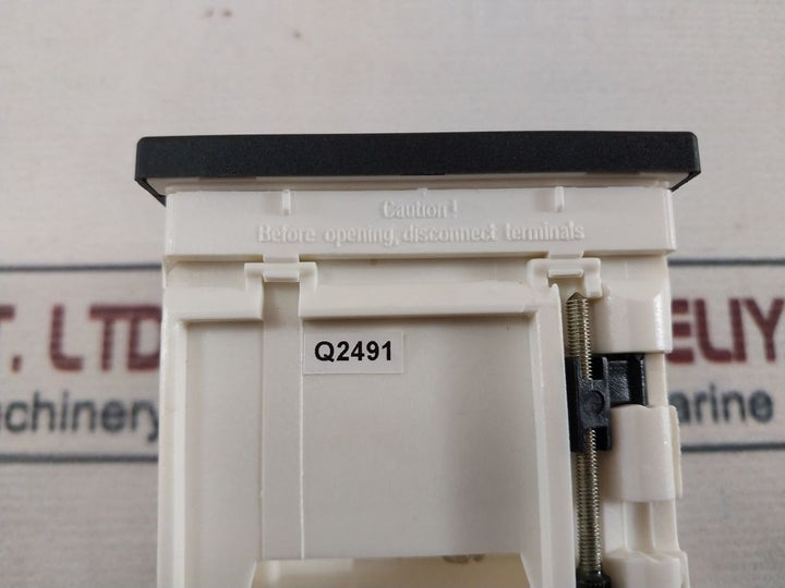 Crompton Instruments E243-02A-spec Din Standard Amphermeter