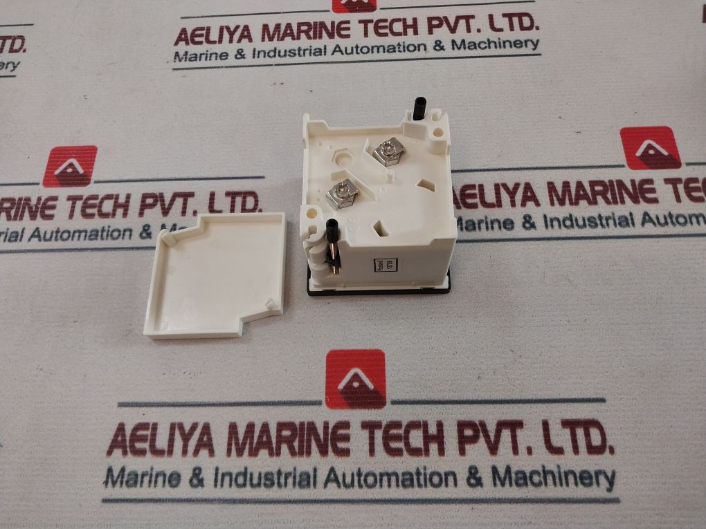 Crompton Instruments E243-02A-spec Din Standard Amphermeter