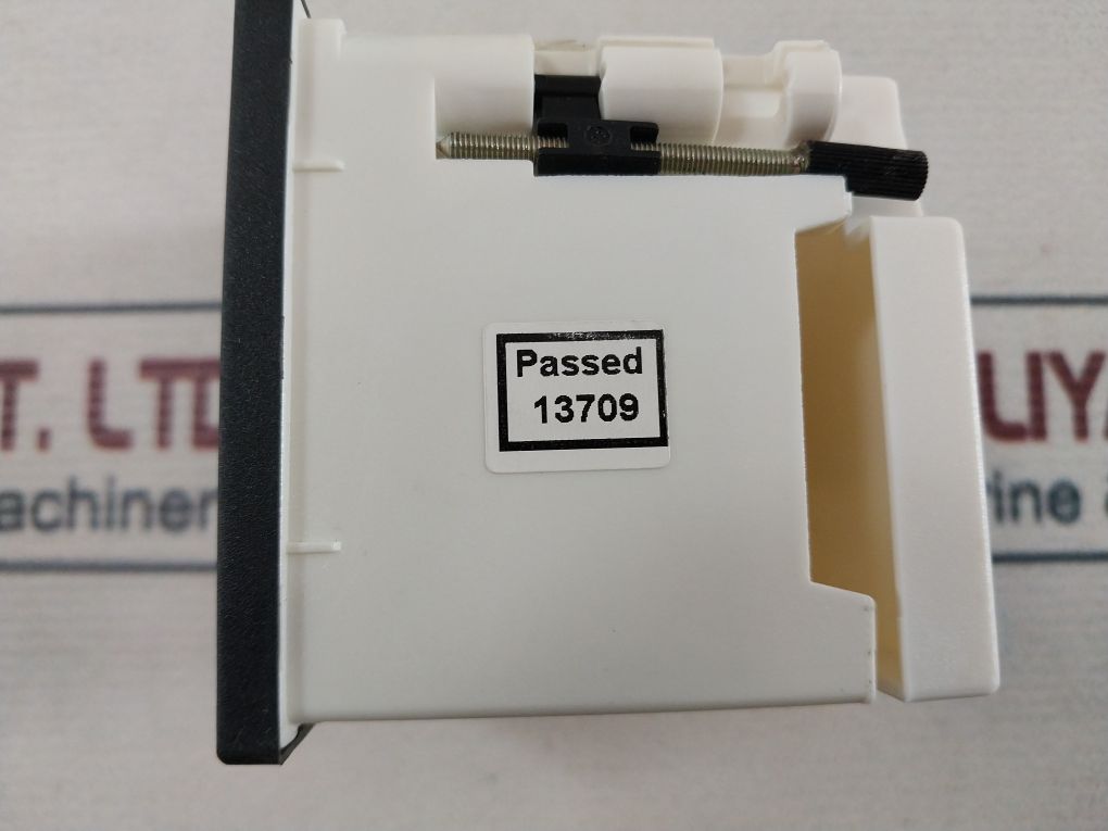 Crompton Instruments E243-02A-spec Din Standard Amphermeter