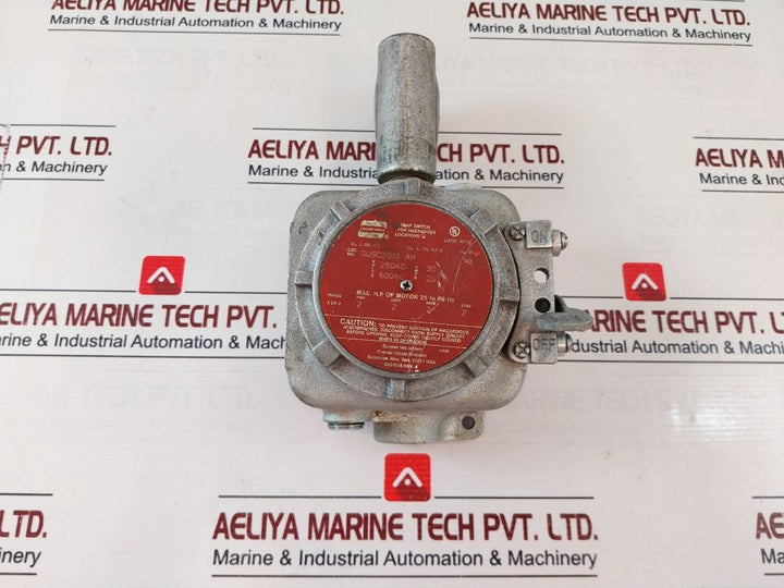 Crouse-hinds Gusc2013 Ah 3/4” Explosion Proof Enclosure With General Snap Switch