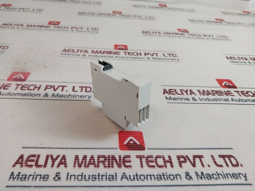 Crouzet Mur 1 Multi-function Time Relay 0,1S-100H