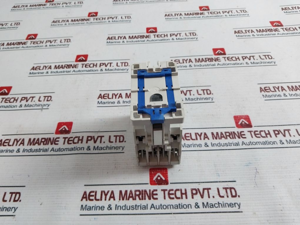 Cutler-hammer Ce15Ans3 3 Pole A.C. Magnetic Contactor Ce15Ans3B
