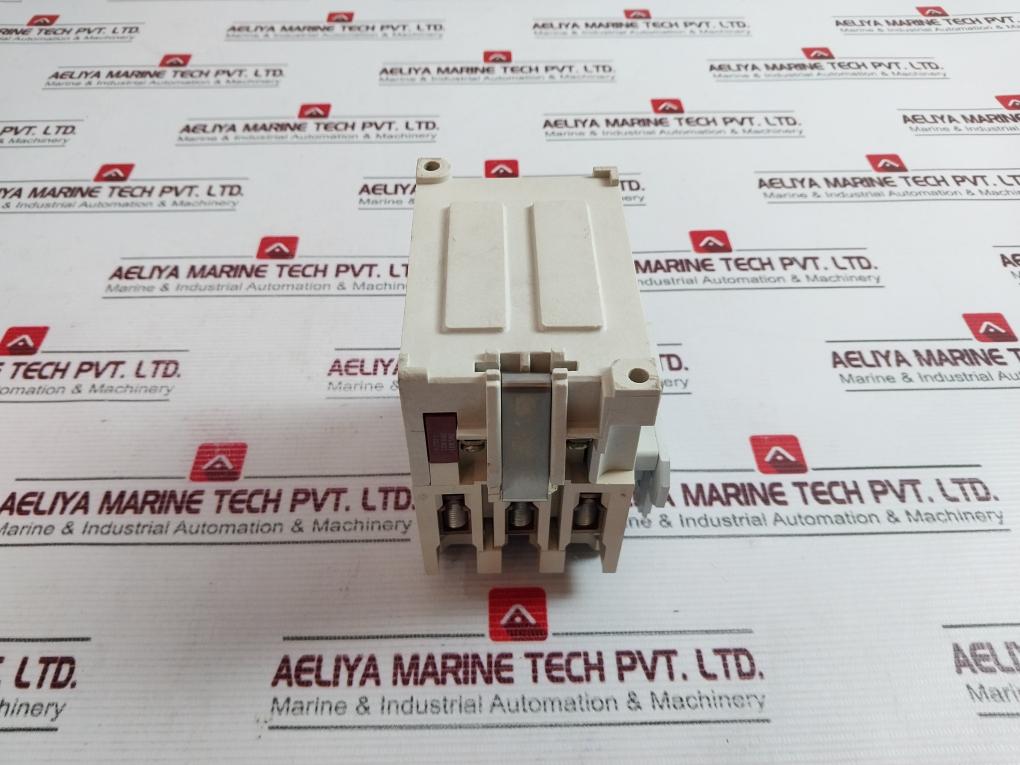 Cutler-hammer Ce15Kn3 Contactor 73 Amp 600V