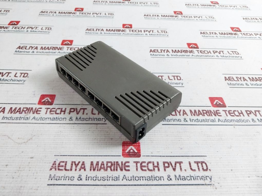 D-link Des-1008V 10/100 Fast Ethernet Switch