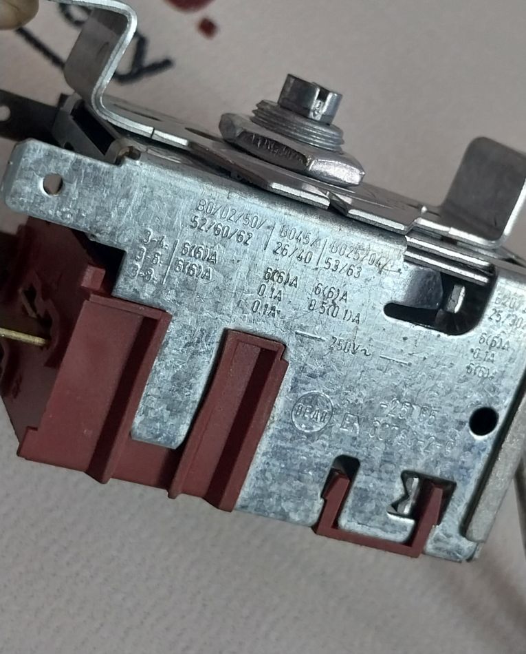 Danfoss 027040-039 Thermostat 240V