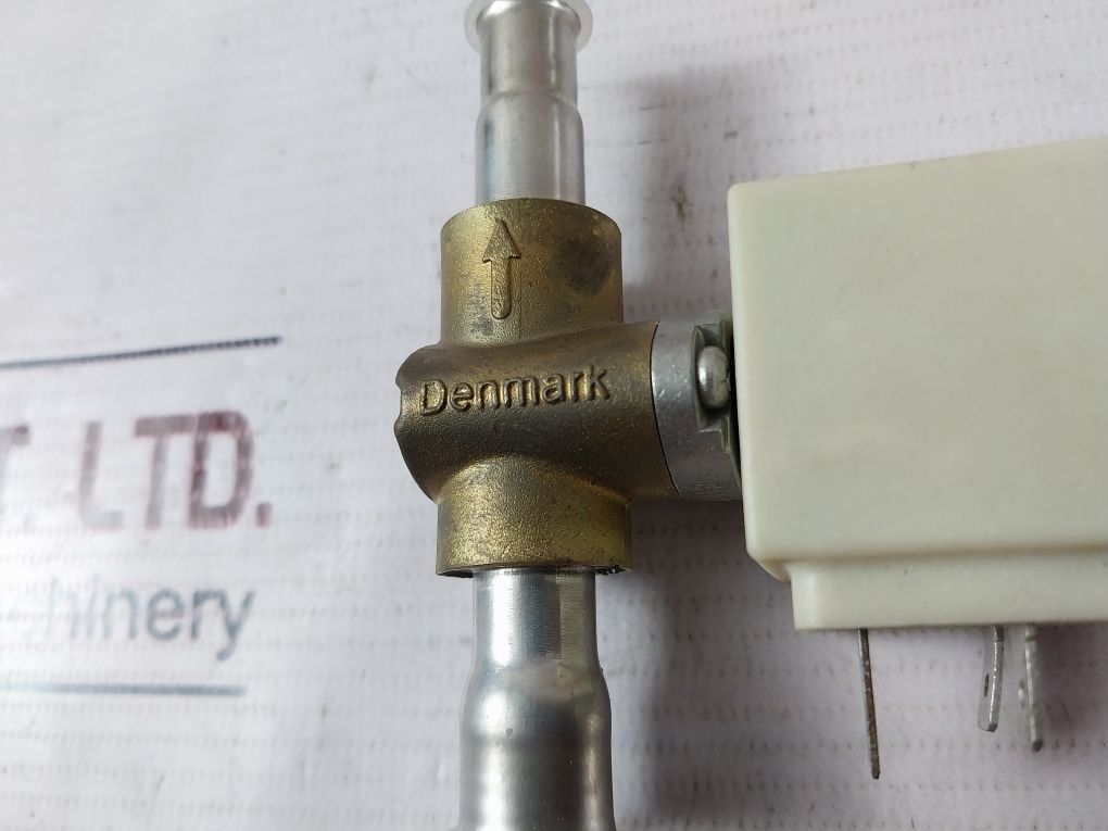 Danfoss 042N4214 Solenoid Valve 208-240V 50/60Hz 7W