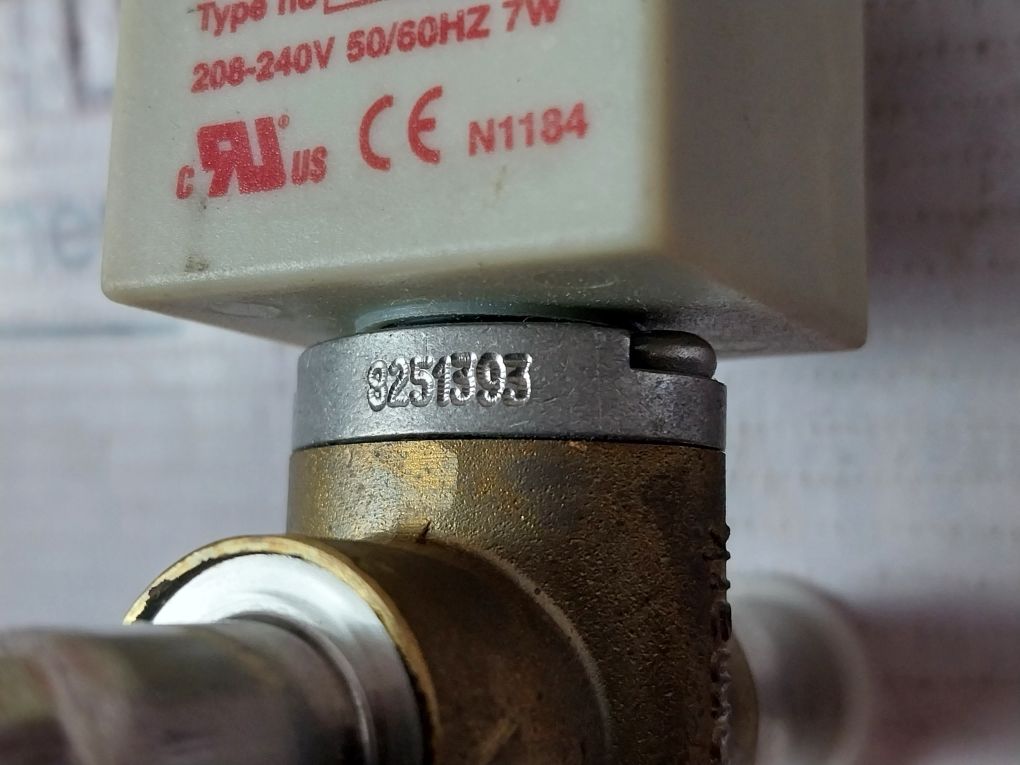 Danfoss 042N4214 Solenoid Valve 208-240V 50/60Hz 7W