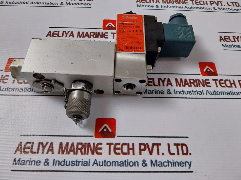 Danfoss 060N1034 Pressure Transmitter W/ 061B7000 Test Valve 0-180 Bar