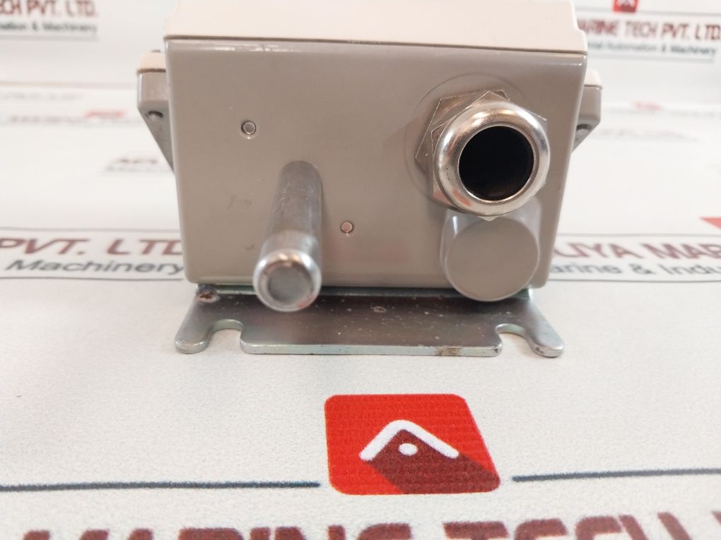 Danfoss 084Z5063 Temperature Sensor 8-35 Vdc