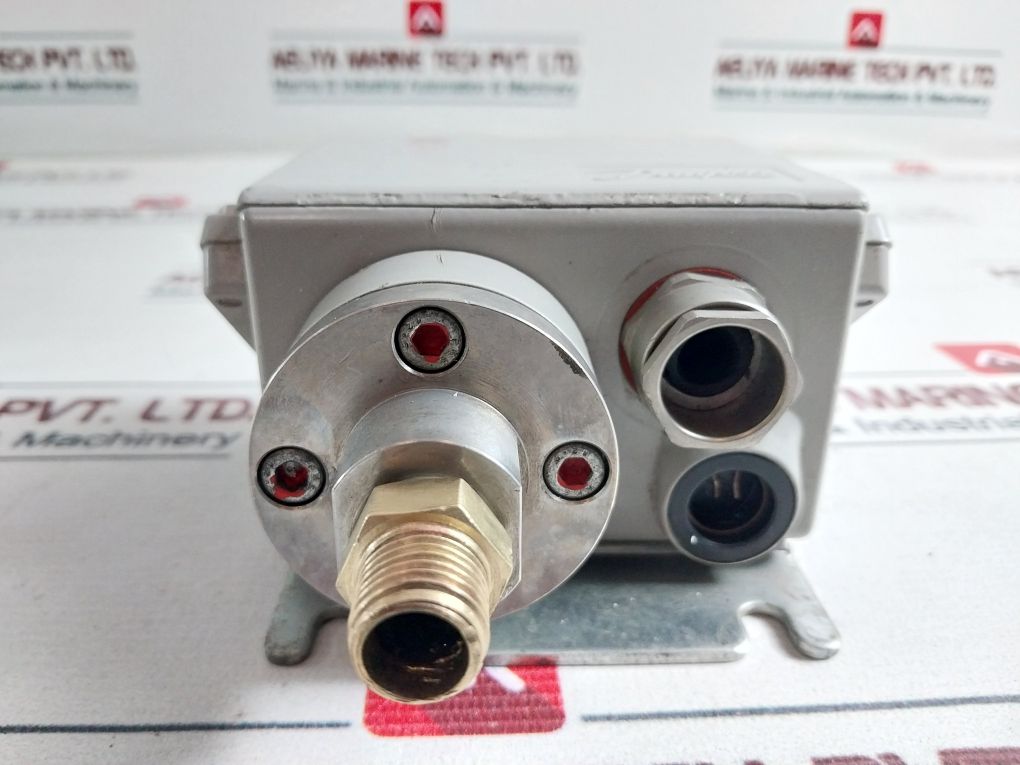 Danfoss Kps 43 Pressure Control Switch – Aeliya Marine Tech