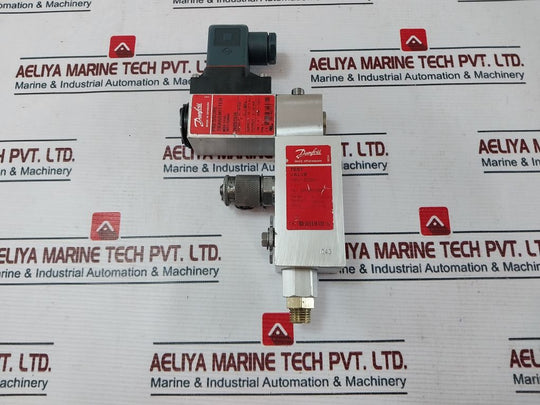 Danfoss Mbs 5100-2011-1Db04 Pressure Transmitter W/ 26740113 Test Valve