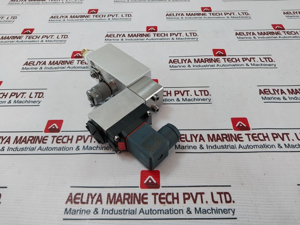 Danfoss Mbs 5100-2011-1Db04 Pressure Transmitter W/ 26740113 Test Valve