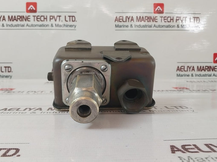 Detroit Switch 222-10 Temperature Control Switch Unit 2222092