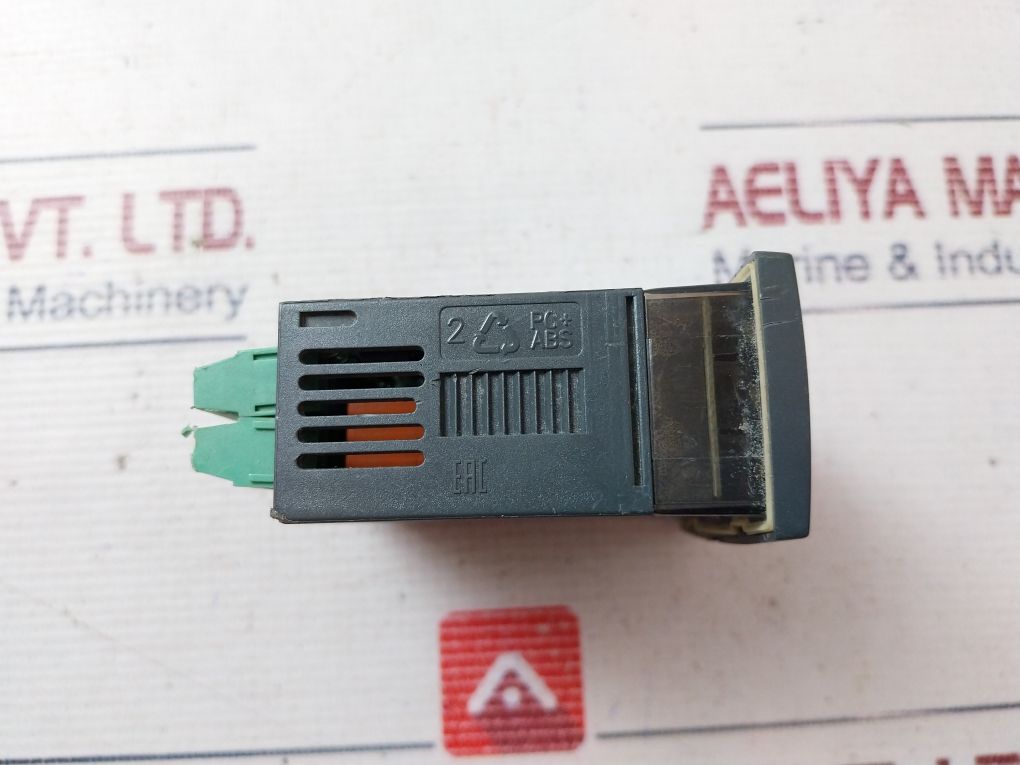 Dixell Univ-r4-6N1C0 Universal Temperature Controller 12V