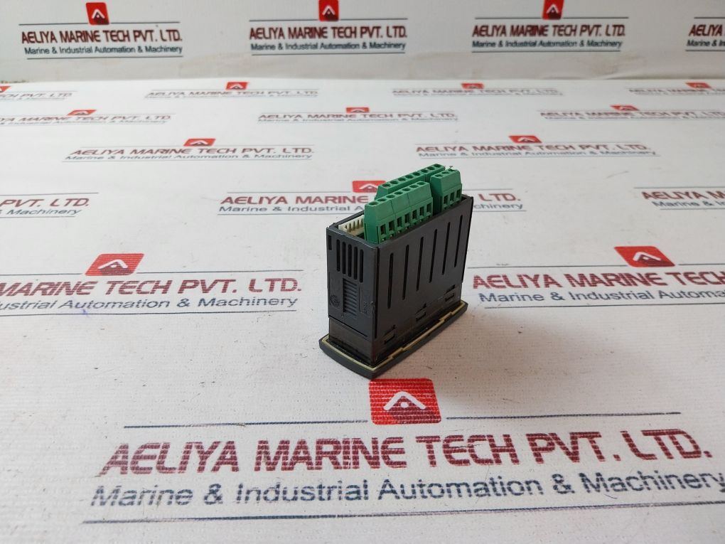 Dixell Univ-r4-6N1C0 Universal Temperature Controller 12V