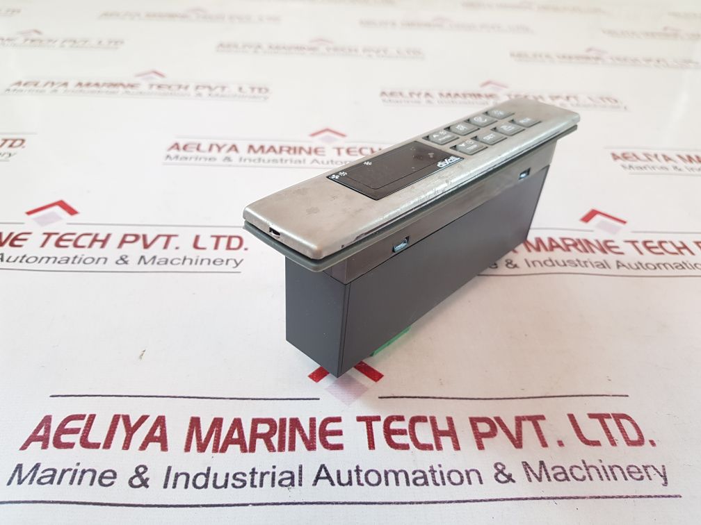 Dixell xb570l-5n1c1-x temperature controller