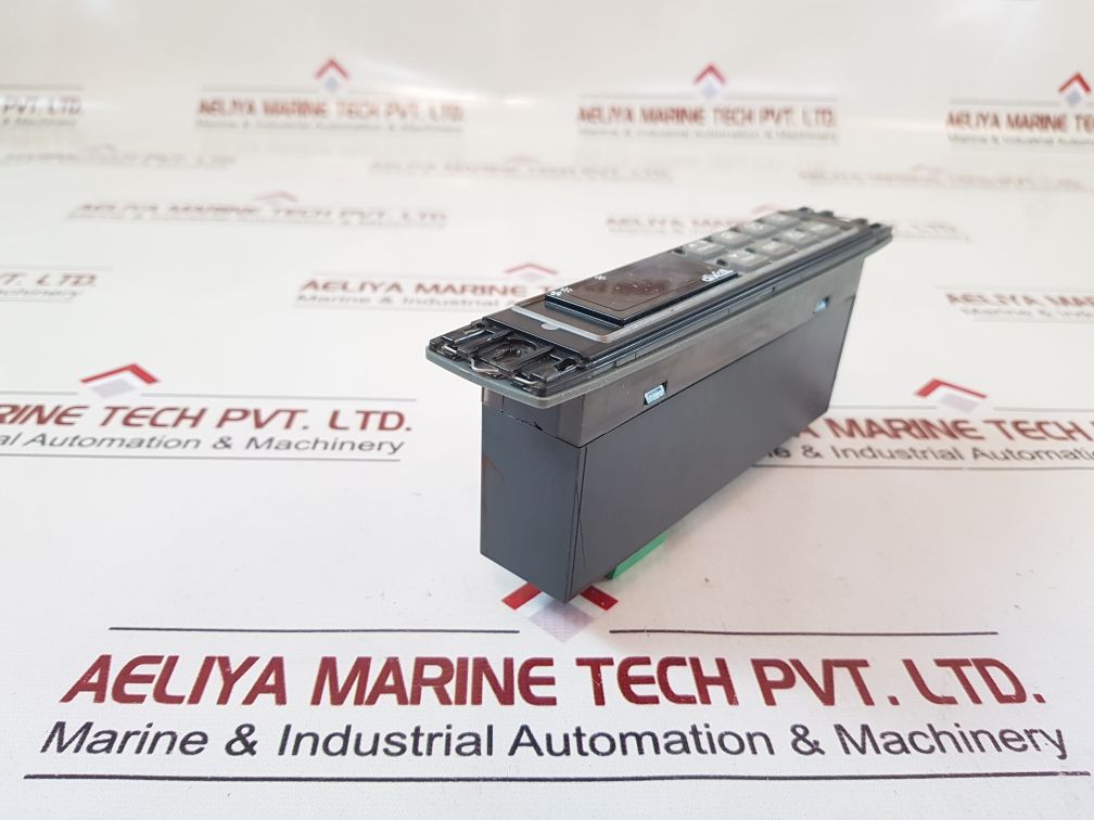 Dixell xb570l-5r0c1-x temperature controller