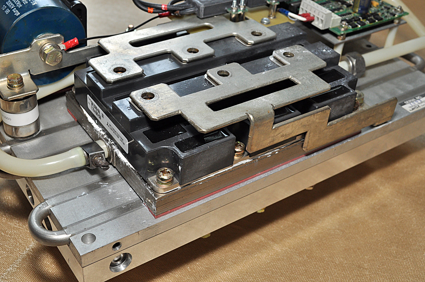 Mitsubishi electric cm1200hb-66h