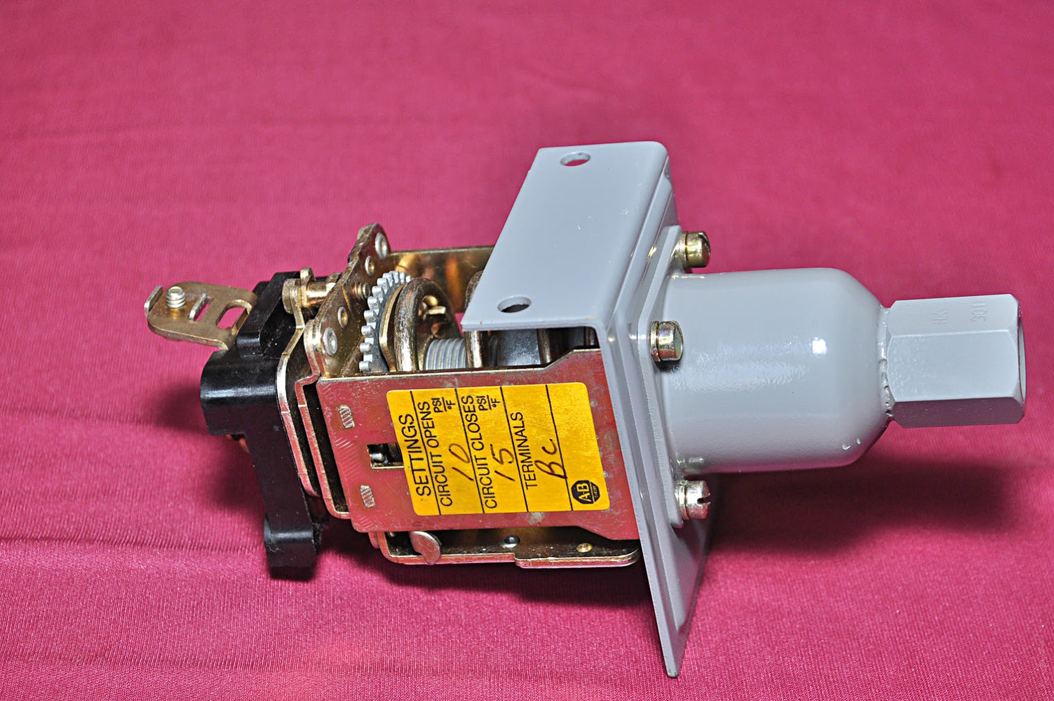 ALLEN-BRADLEY 836-C7 RANGE PRESSURE CONTROL