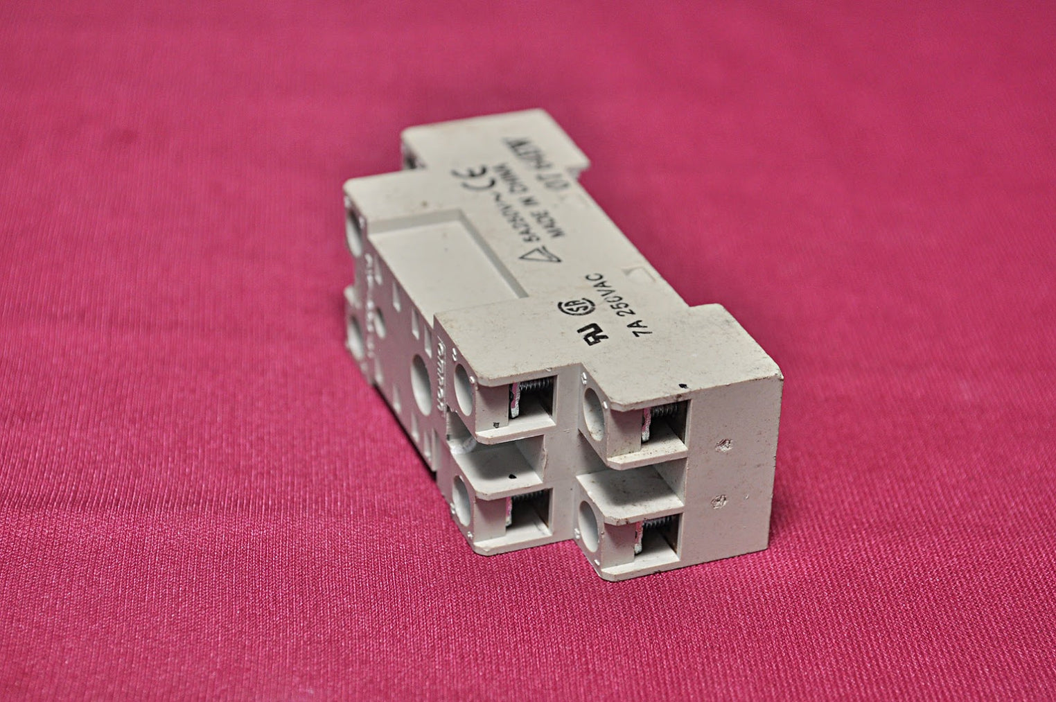 OMRON PYF08A-N RELAY COIL SOCKET