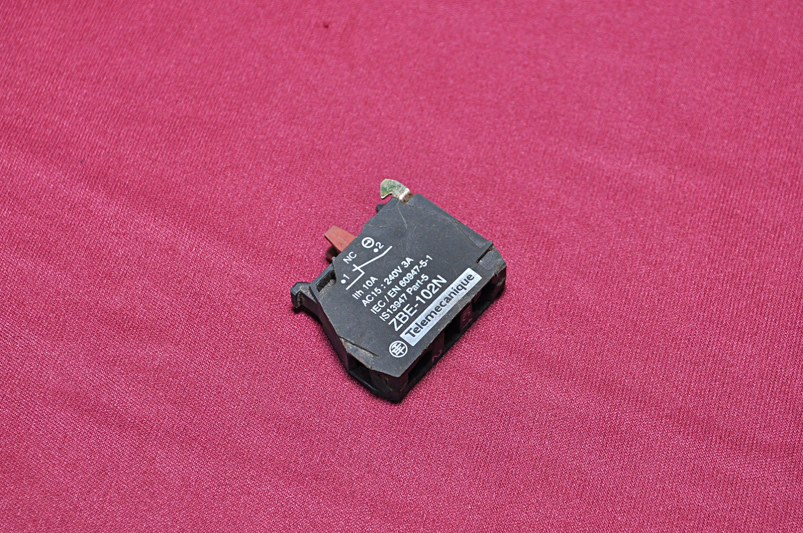 TELEMECANIQUE ZBE-102N PUSH BUTTON N/C CONTACT BLOCK