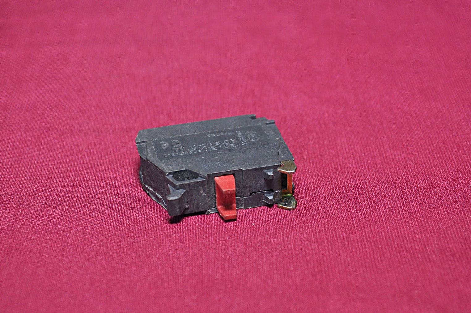 TELEMECANIQUE SCHNEIDER ELECTRIC ZBE-102 CONTACT BLOCK