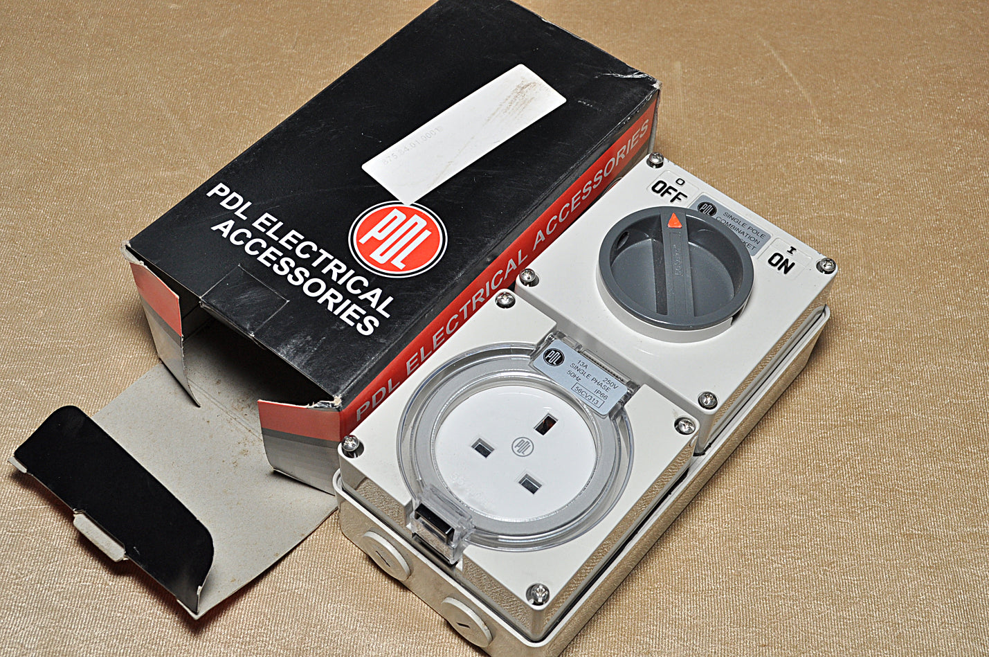 56cv313 single pole combination switch socket