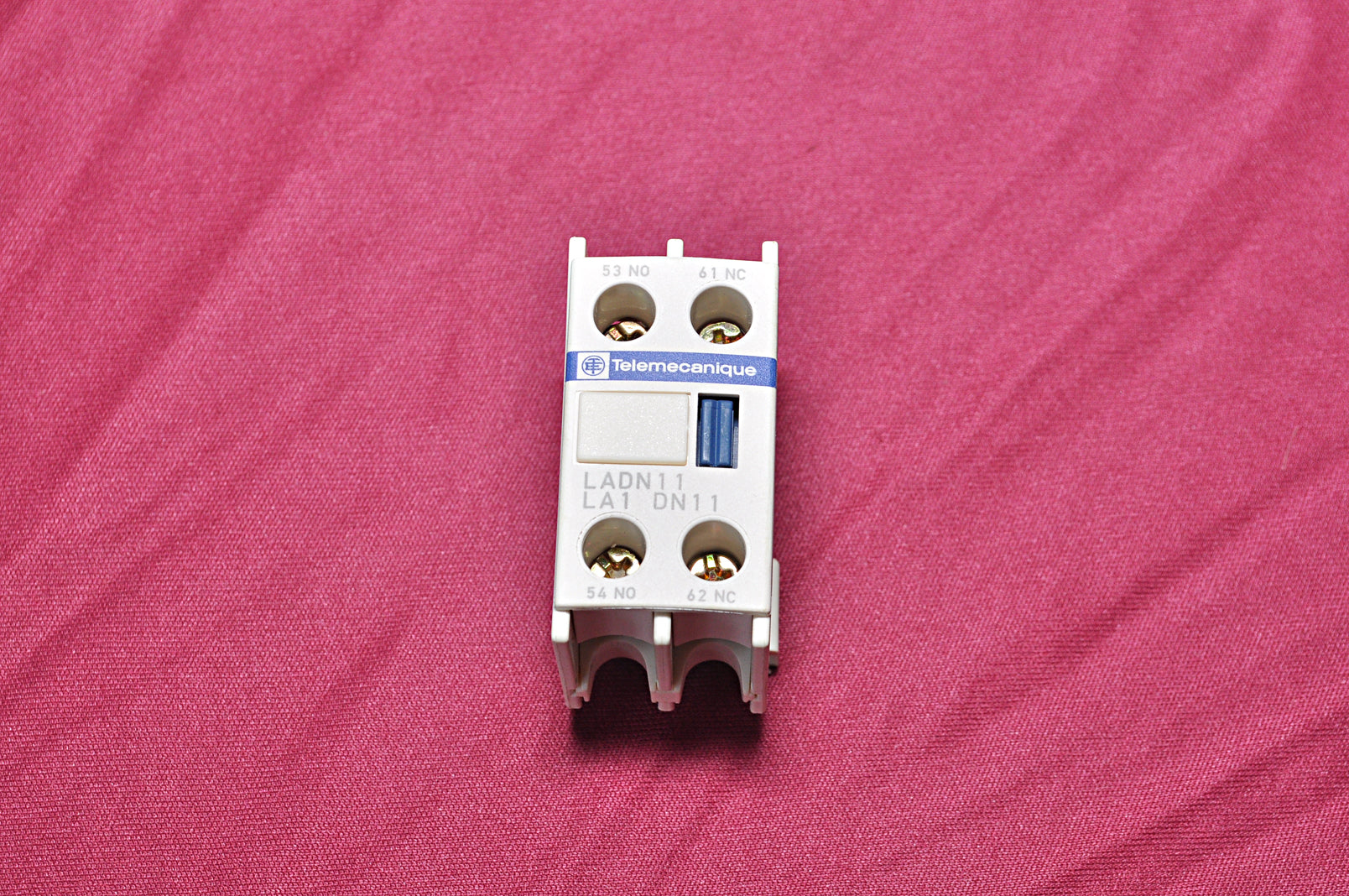 Lot of 2x telemecanique ladn11 la1 dn11 auxiliary contact block