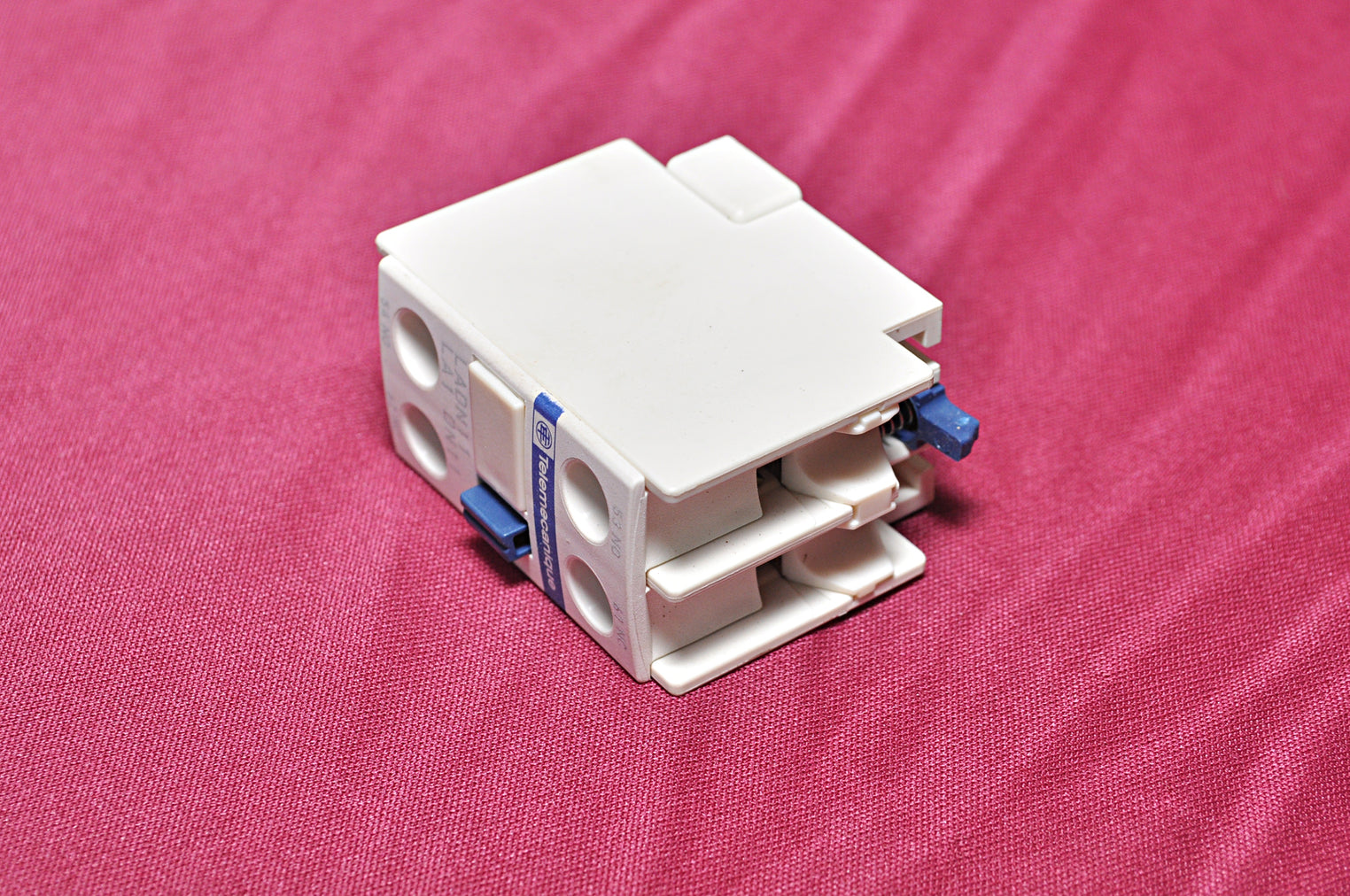 Lot of 2x telemecanique ladn11 la1 dn11 auxiliary contact block