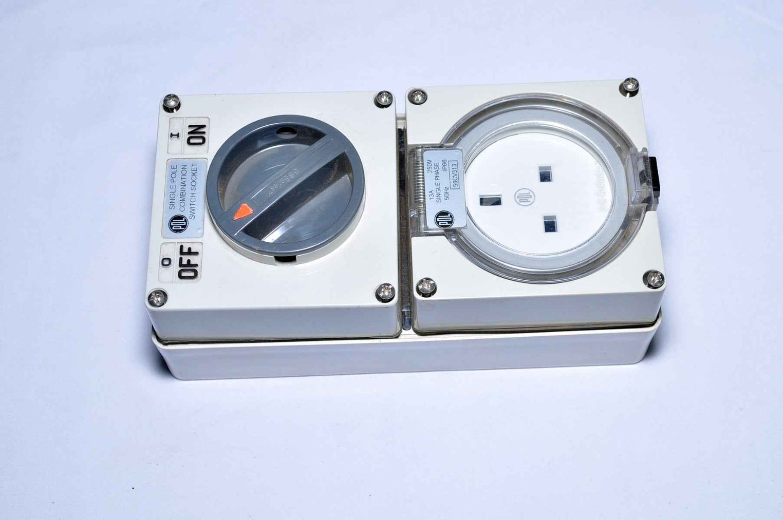 Pdl 56Cv313 Single Pole Combination Switch Socket Series 5650 13A 250V 50Hz