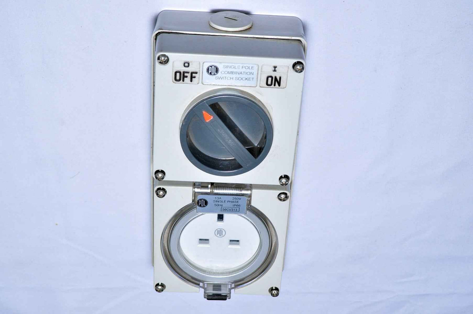 Pdl 56Cv313 Single Pole Combination Switch Socket Series 5650 13A 250V 50Hz