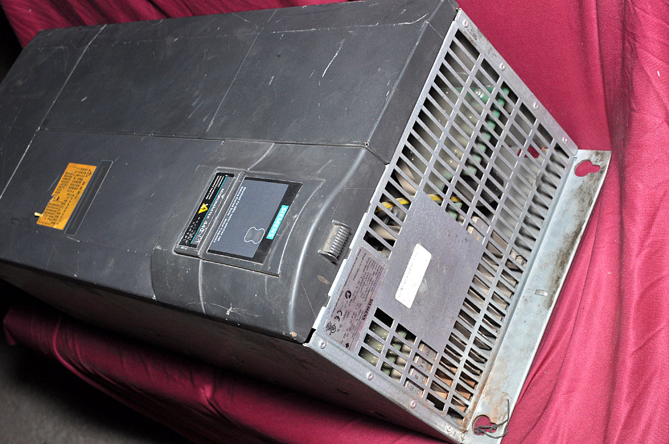 Siemens micromaster 440 6se6440-2ud33-7ea1 ac drive