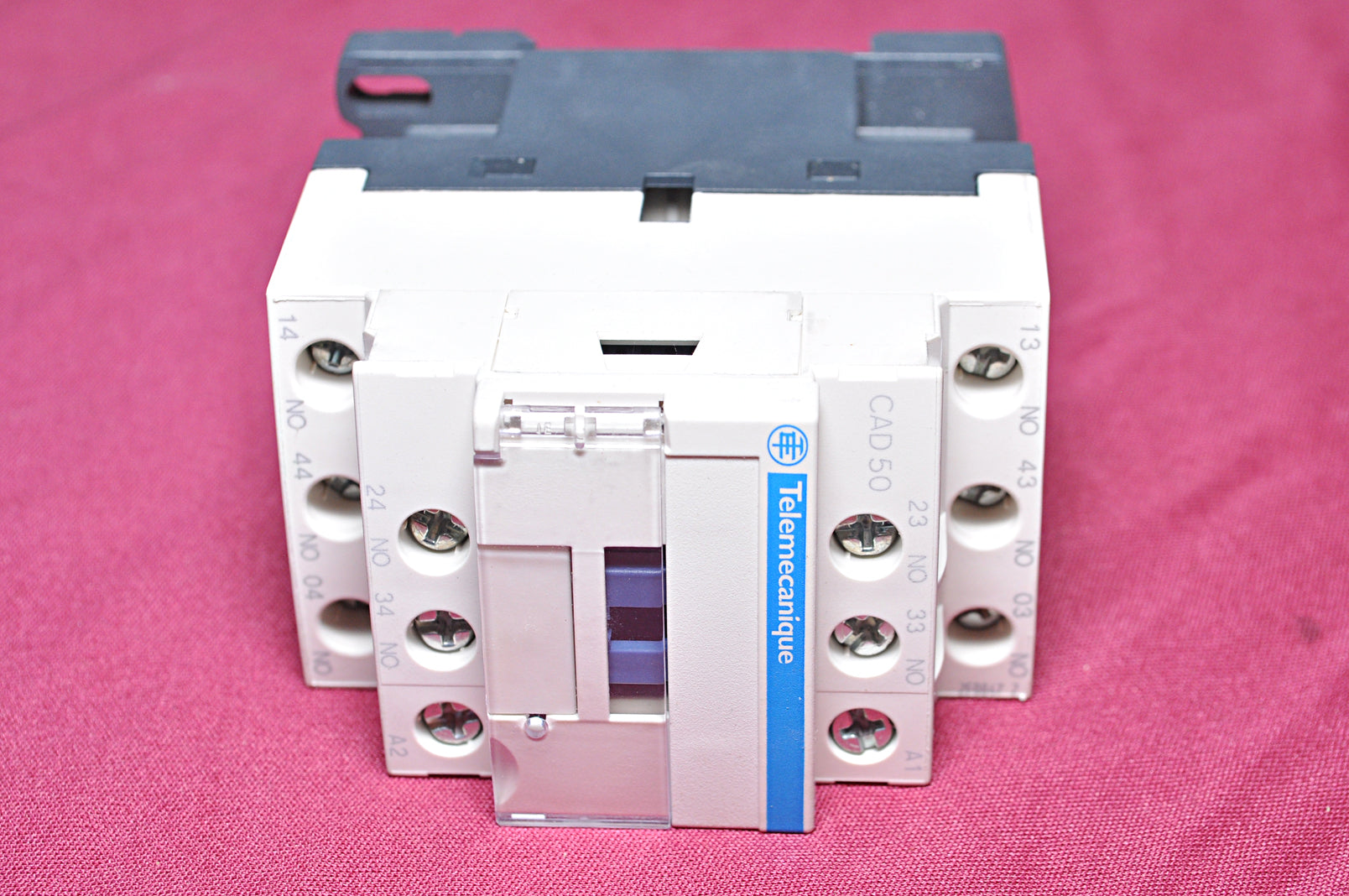 Telemecanique cad50f7 control relay 110v 50/60hz 6kv