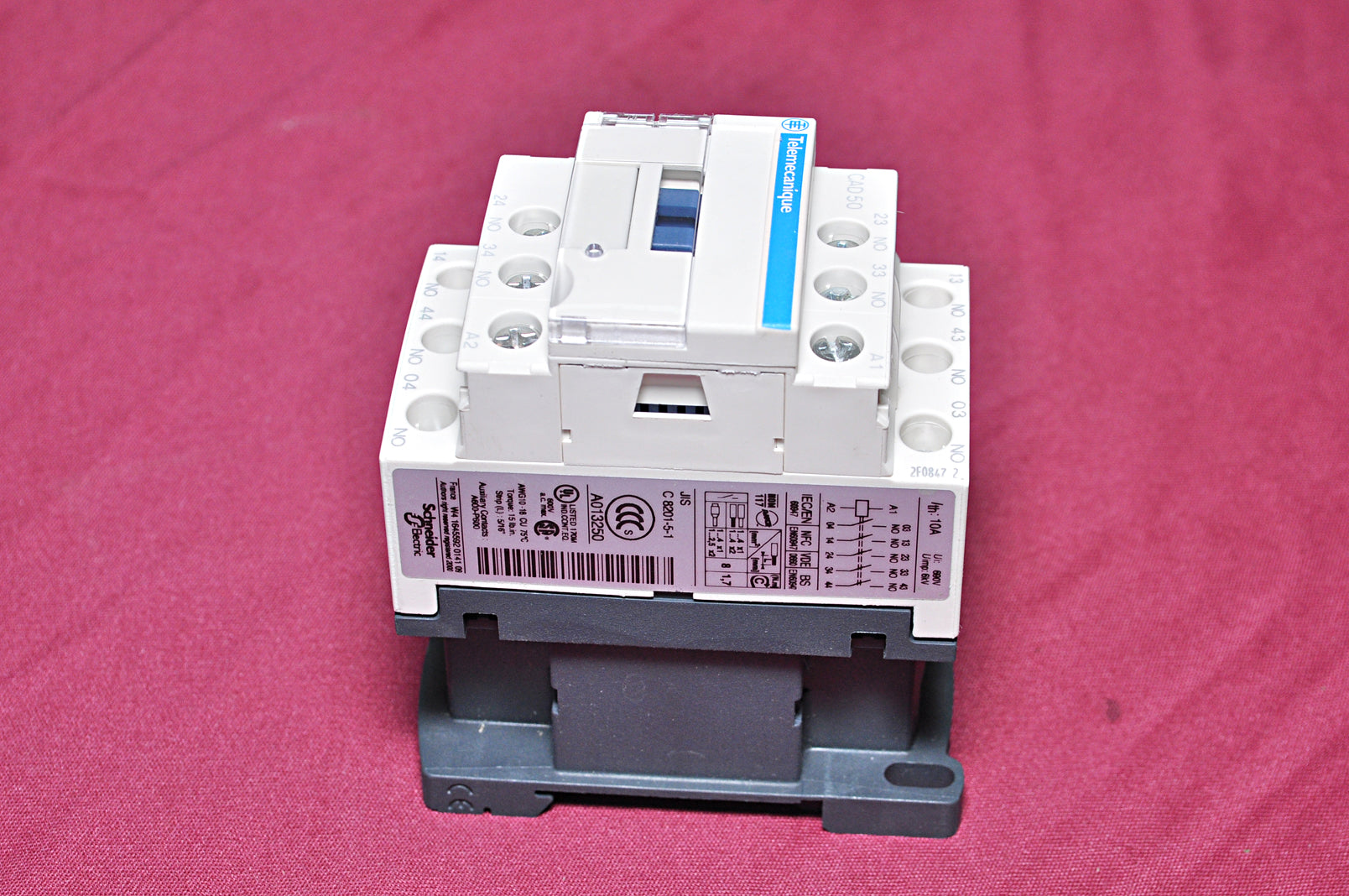 Telemecanique cad50f7 control relay 110v 50/60hz 6kv