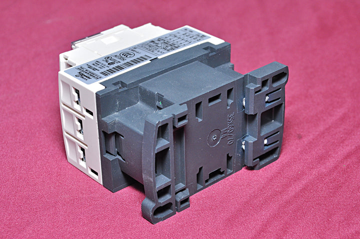 Telemecanique cad50f7 control relay 110v 50/60hz 6kv