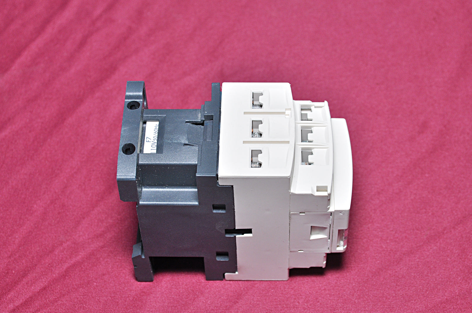 Telemecanique cad50f7 control relay 110v 50/60hz 6kv