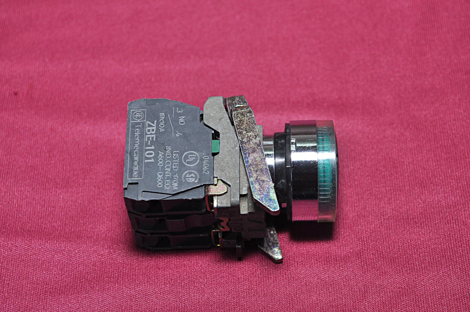 Telemecanique zbe-101 230vac illuminated psh button